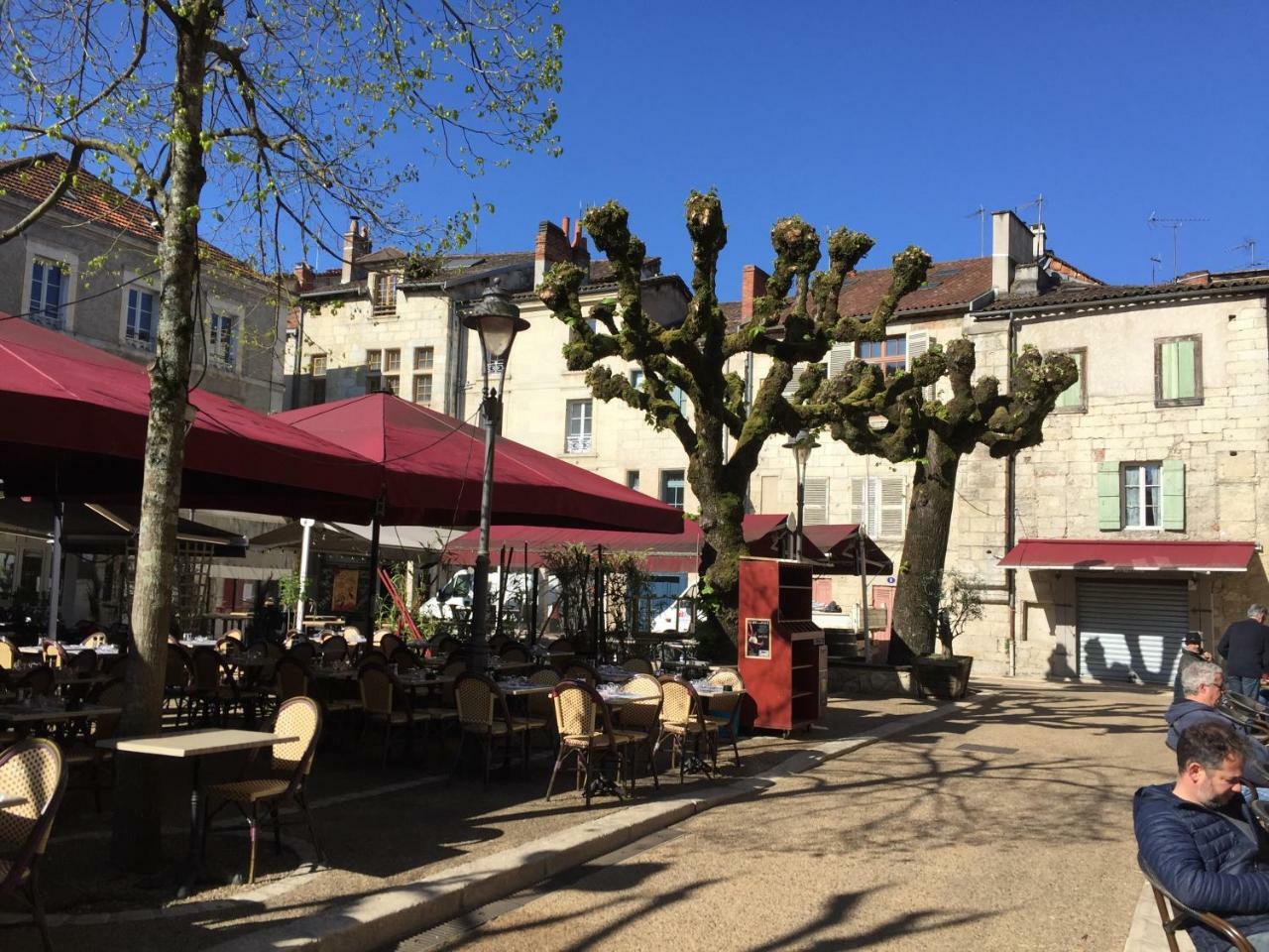 Appartamento Corps Et Graphi Périgueux Esterno foto